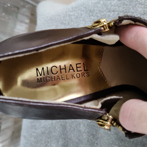 Michael Kors 2 tone brown size 8 beautiful ankle high boot. - Picture 10 of 10